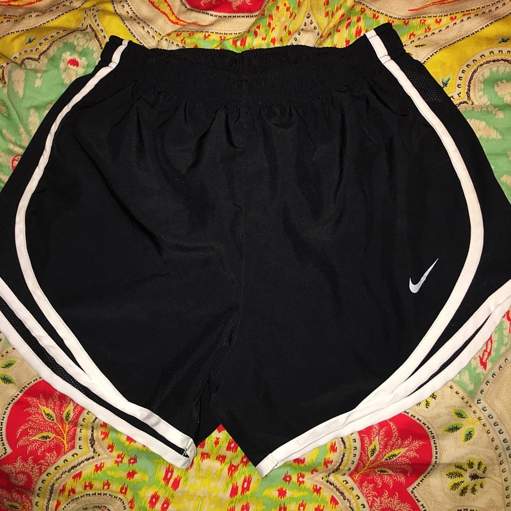 Women’s Nike shorts size small